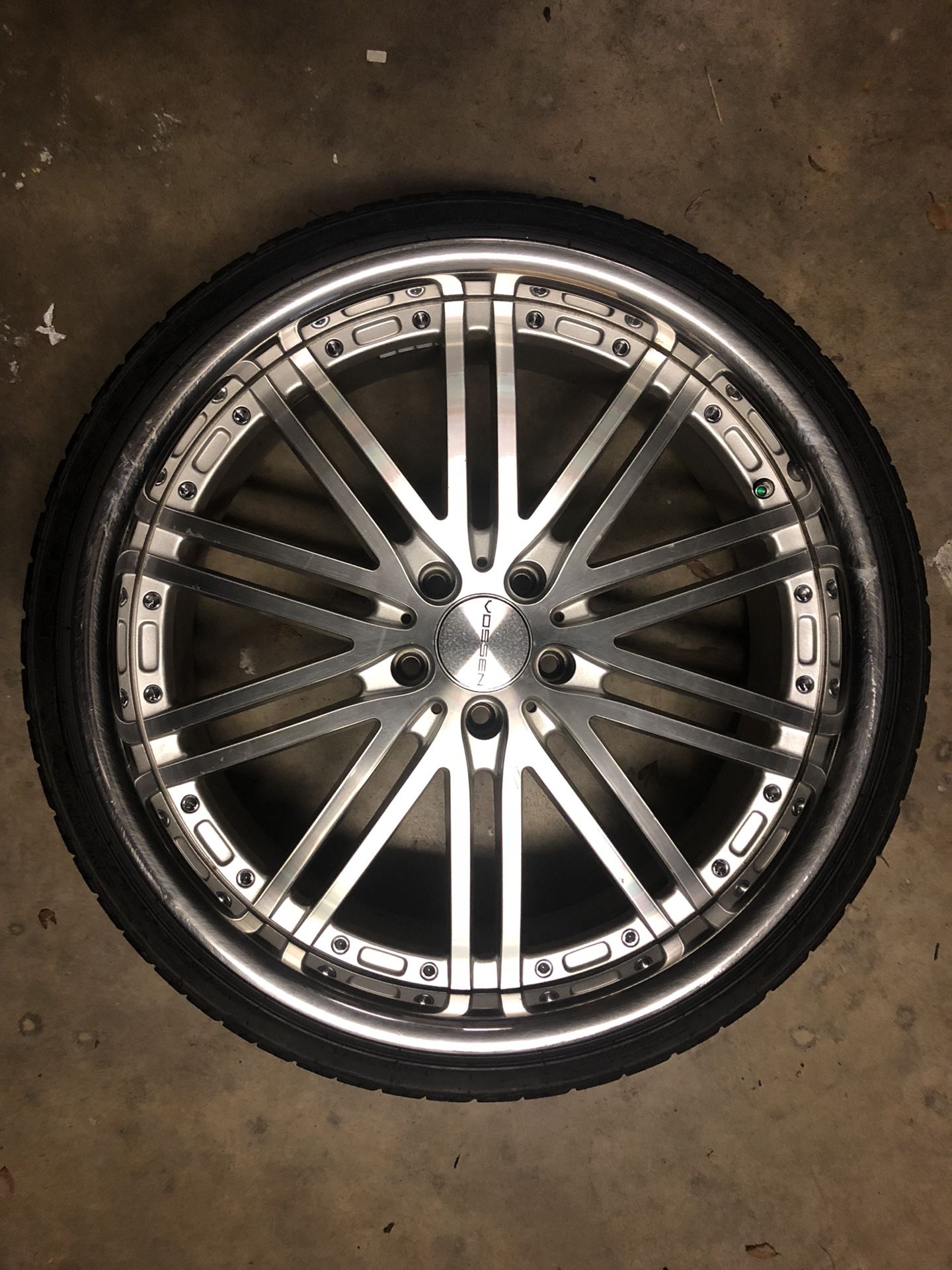 Vossen 22" VVS-082 staggered rims and tires