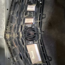 Acura 2015-2016 Grill Used 