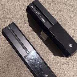 2 Microsoft Xbox One 500GB Black Read Description