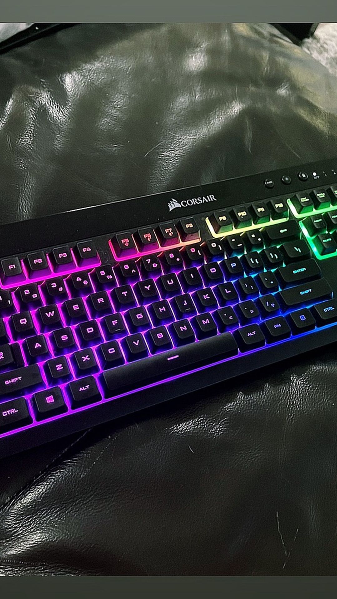 CORSAIR K57 RGB Wireless Gaming Keyboard - <1ms response time with Slipstream Wireless GREAT CONDITION LIKE NEW