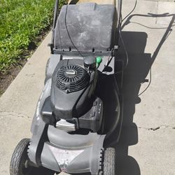 SELF PROPPED HONDA MOWER 