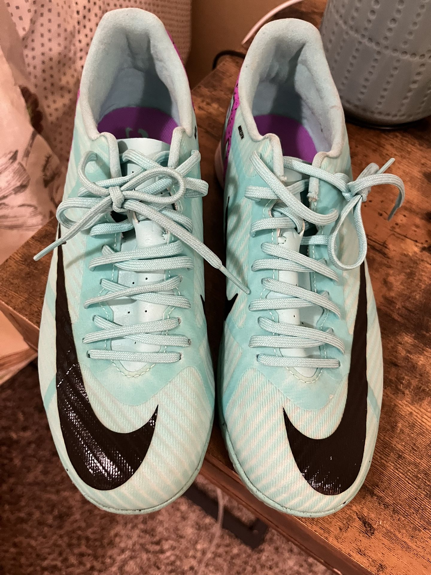 Indoor Soccer Cleats Nike (worn Twice)