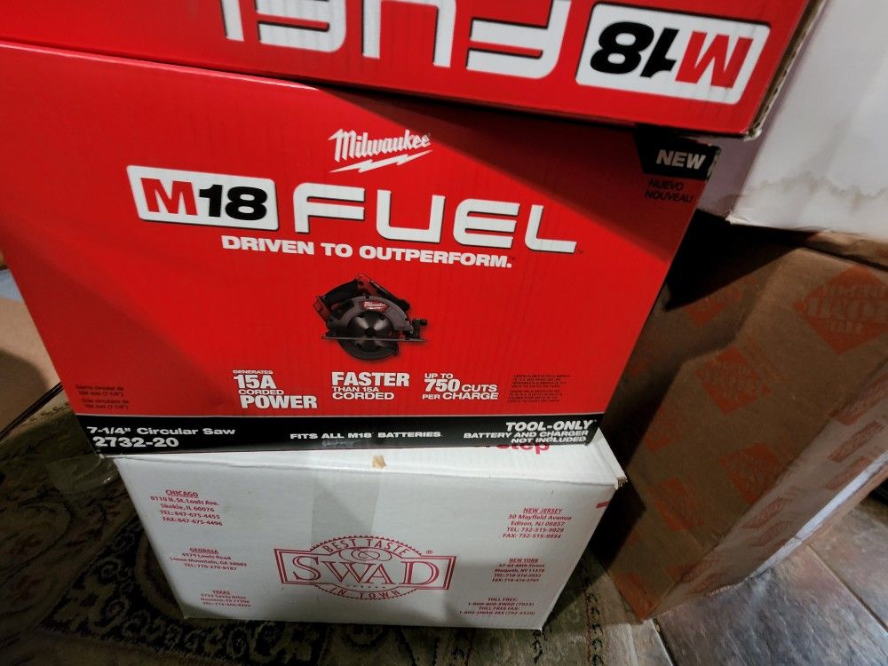 Milwaukee 2732-20 M18 FUEL 18V 7-1/4-Inch Brushless Circular Saw - Bare Tool,New, U FIRM