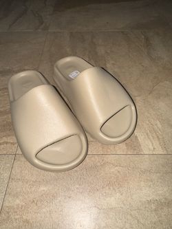 Yeezy slides Pure Color way