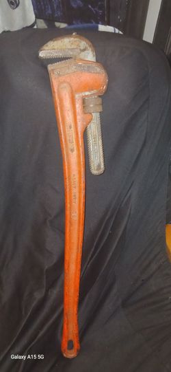 36'  RIDGID  HEAVY DUTY  PIPE  WRENCH
