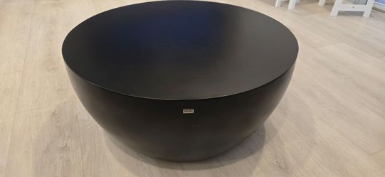 Blinde design black 30" round coffee table