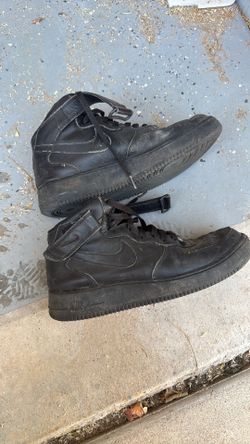 NIKE - BLACK SIZE 9.5