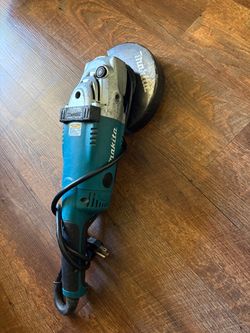 MAKITA 15 Amp 7in. Corded Angle Grinder with Grinding wheel, Side handle and wheel Guard