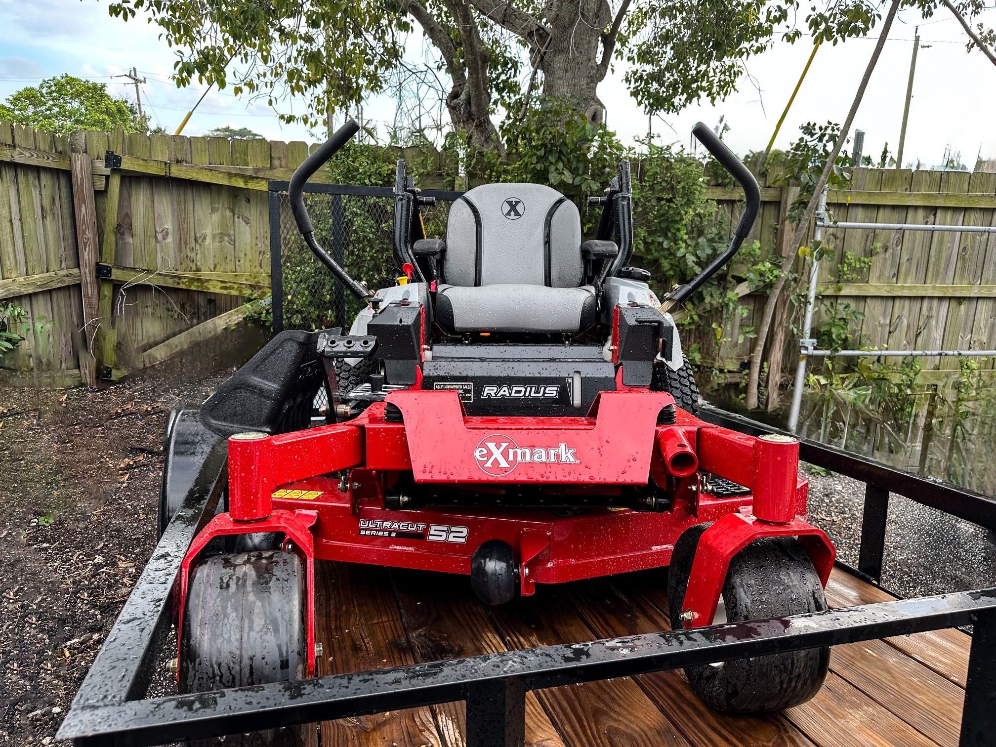 eXmark Ultracut Series 3 52” Commercial Riding Lawnmower 