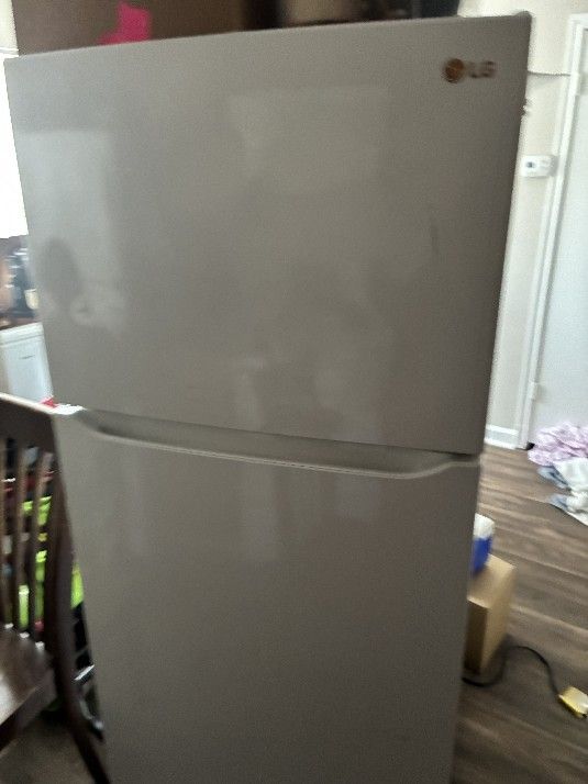 LG Refrigerator $150.00