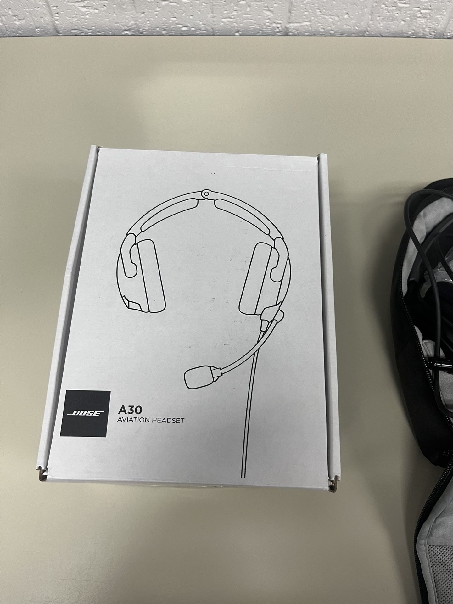 Bose A30 Aviation Headset – Bluetooth – LEMO 6-Pin – Like New (Used Once)