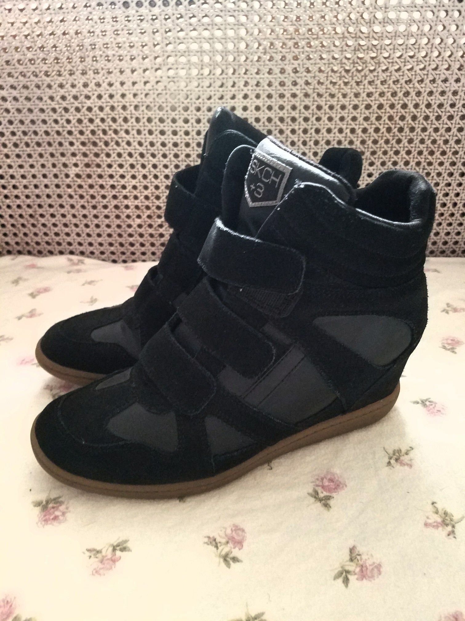 Splendor Prelude tilstødende SKECHERS SKCH+3 Black Leather Suede Hidden Wedge Shoes Boots High Tops Size  8.5 for Sale in DeLand, FL - OfferUp