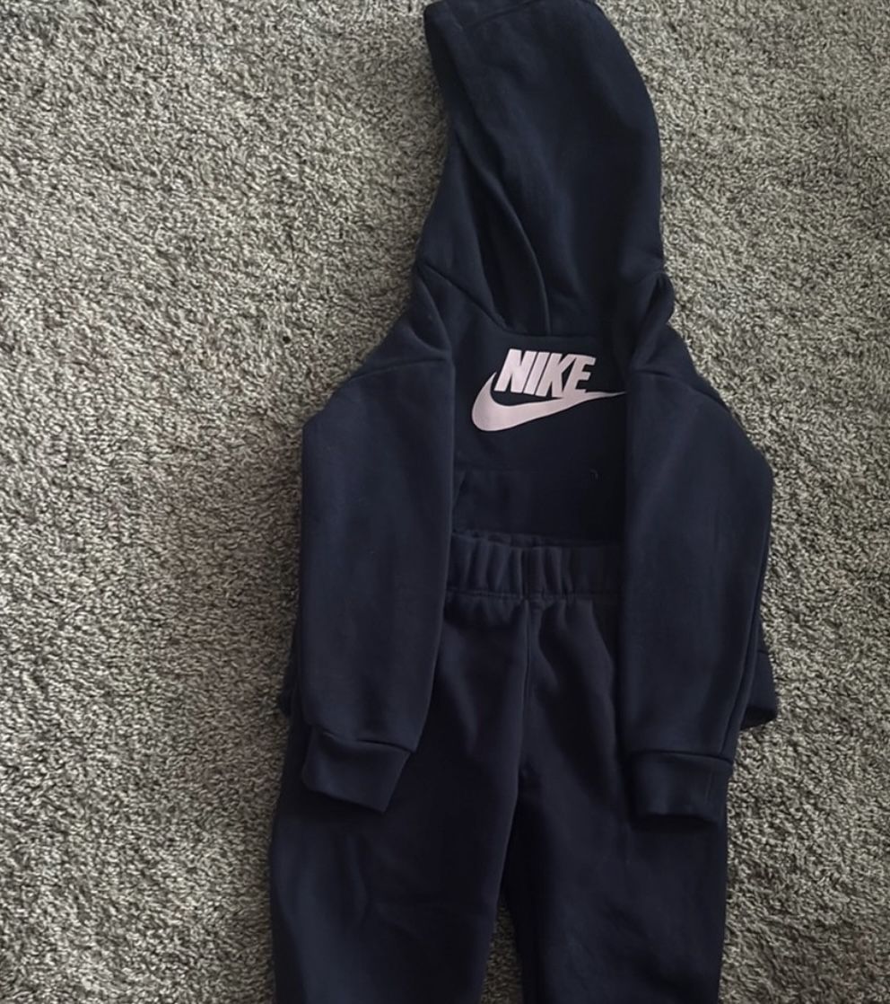 Girls Nike Jogger Suit