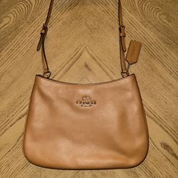 Coach Tan Leather Shoulder Bag – Classic Hobo Style – Gold Logo (LIGHTLY USED)