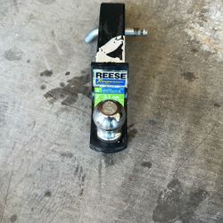 2” Hitch.  Reese Towpower