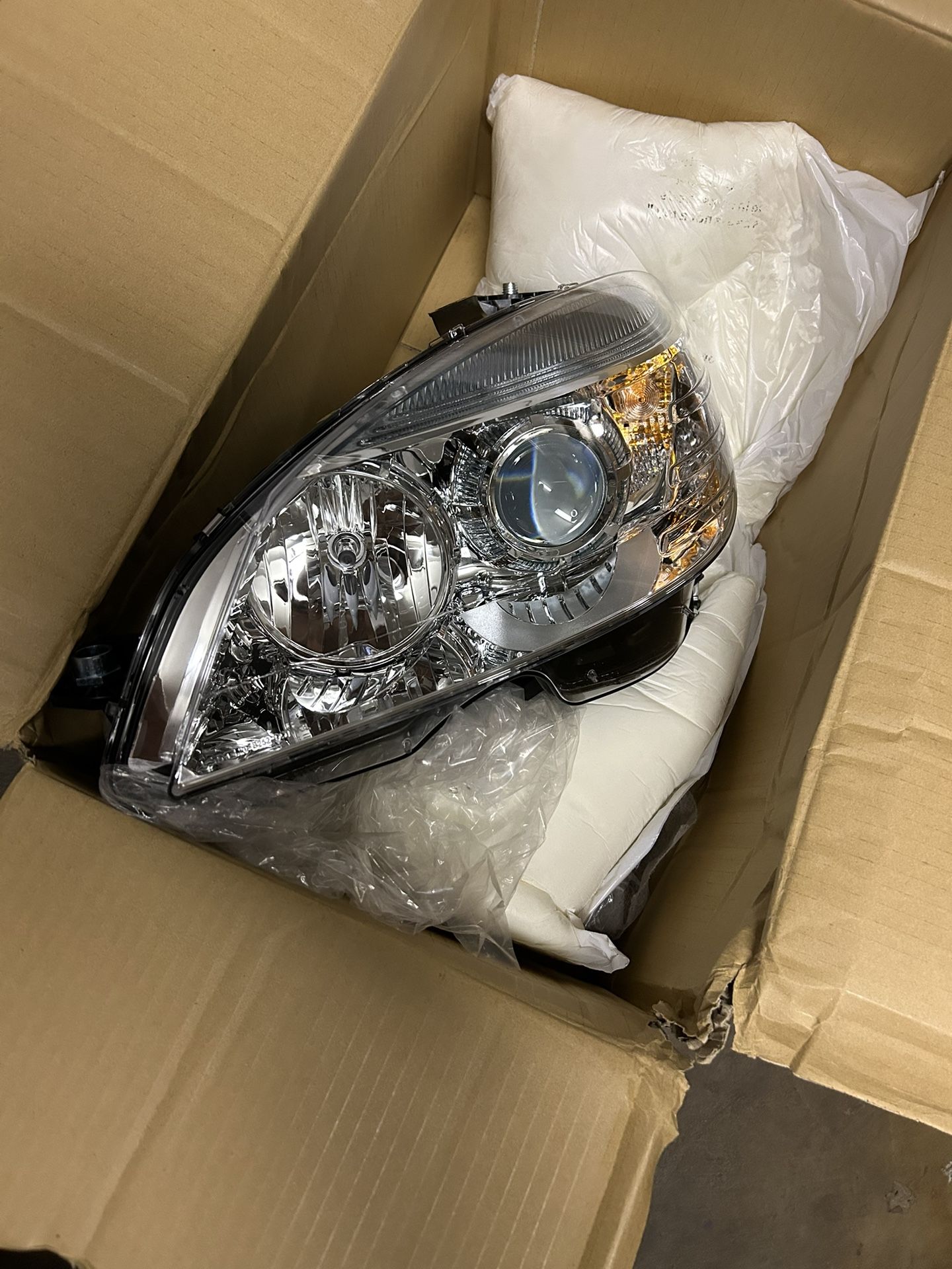 2008 Mercedes Benz C300 Pair Head Lights
