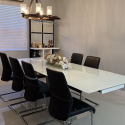 Modern Glass Dining Table + 6 Chairs – Excellent Condition