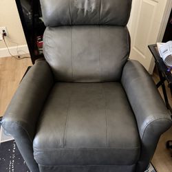 Living Spaces Electric Recliner 