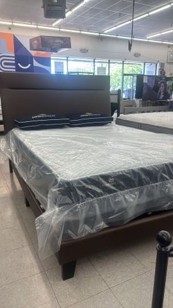 Adelloni Queen Upholstered Bed, Brown