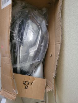2016 - 2019 Nissan Sentra Halogen headlight (Driver Side)