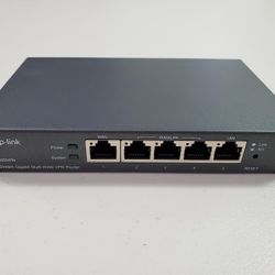 TP-Link TL-R600VPN Gigabit Muliti-WAN VPN Router. Barely used, excellent condition.