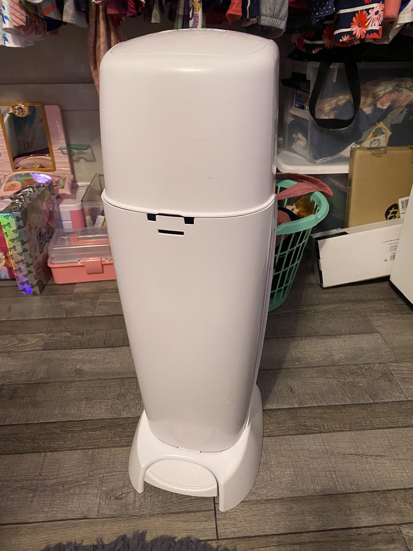 Diaper Genie Diaper Pail And Refills