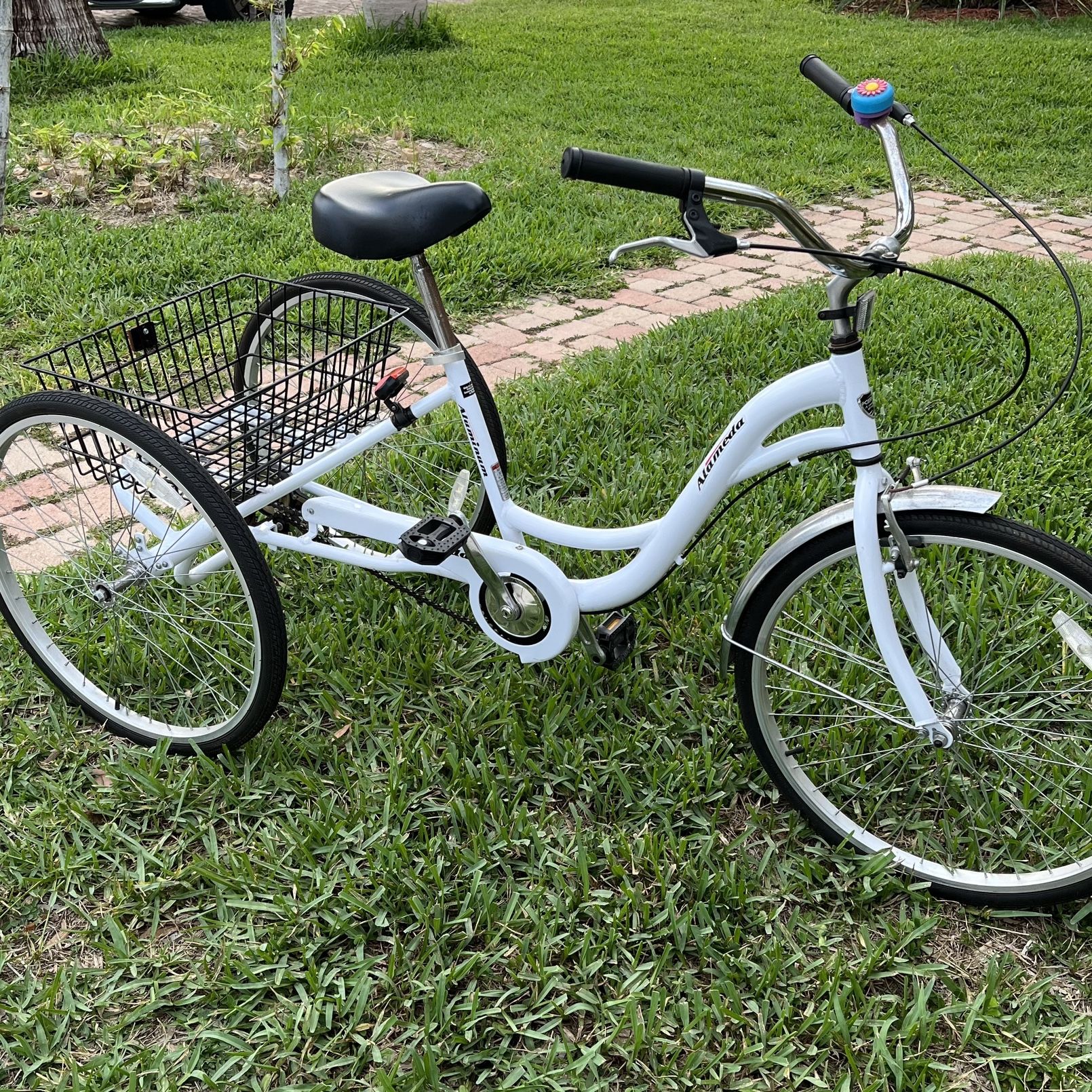 alameda 3 wheel bicycle Adult Kent Alameda White 26” Tricycle 3 Wheels 1-Speed for Sale in Dunedin,  FL