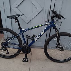 GT.      AGGRESSOR.     Mountain Bike.   
