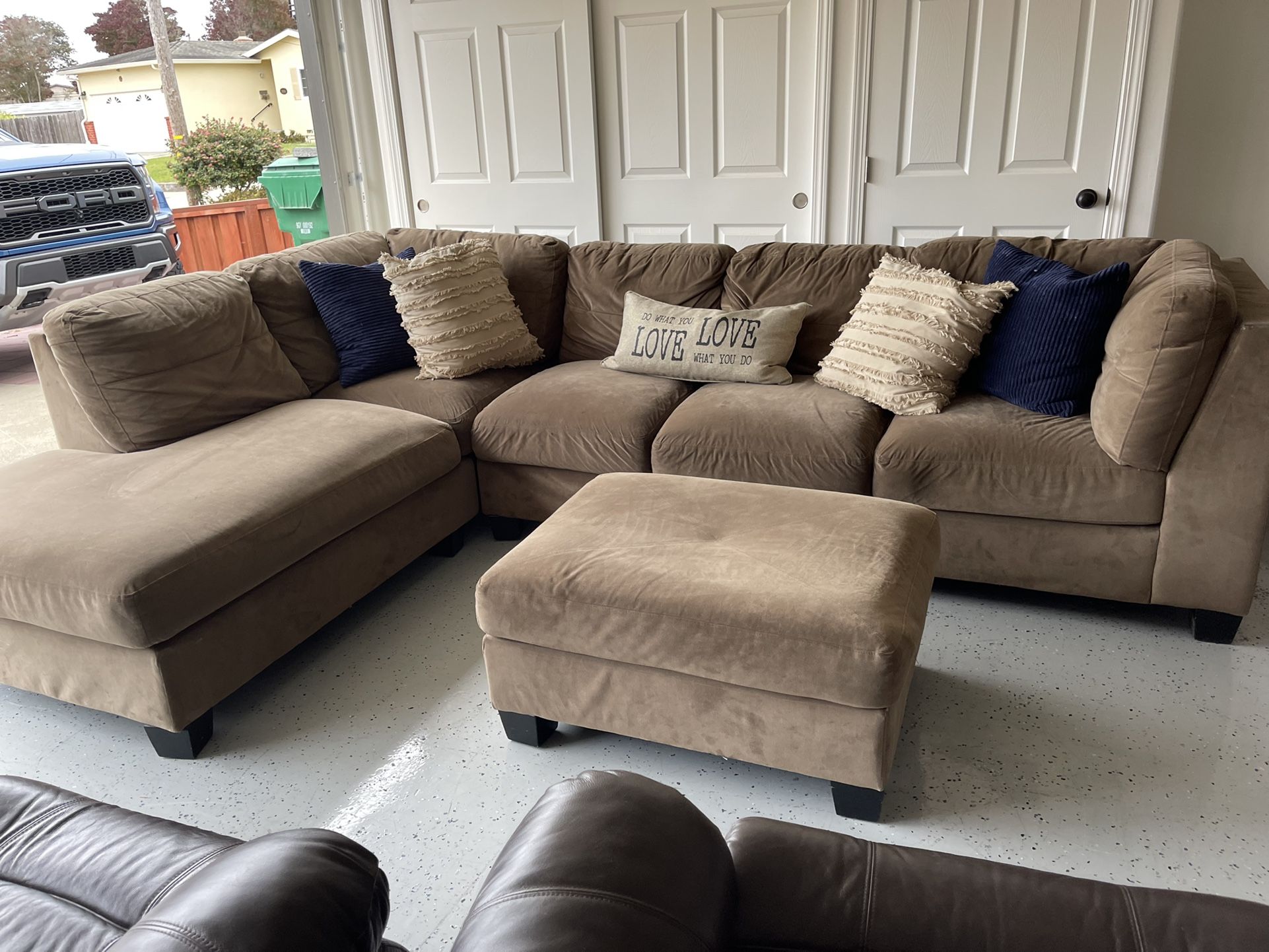 Pewter Sectional W Ottoman