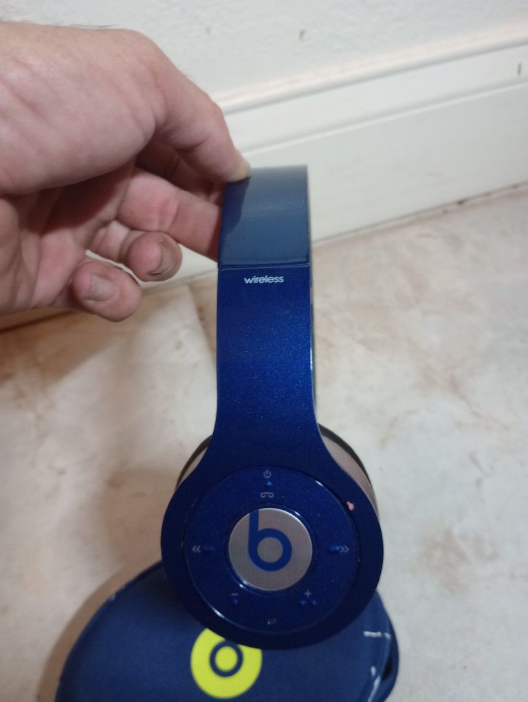 Beats By Dre Solo Wireless Headphones & Case