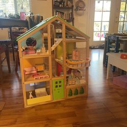Hape dollhouse With Accessories