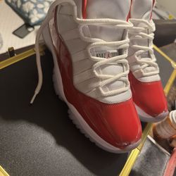 jordan cherry 11 size 10 mens