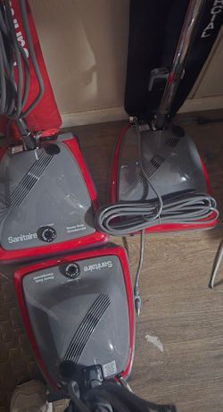 3xSanitaire vacuums
