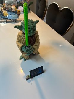 LEGO Star Wars Yoda Display Model Set 75255 – Complete with Minifigure & Display Plaque