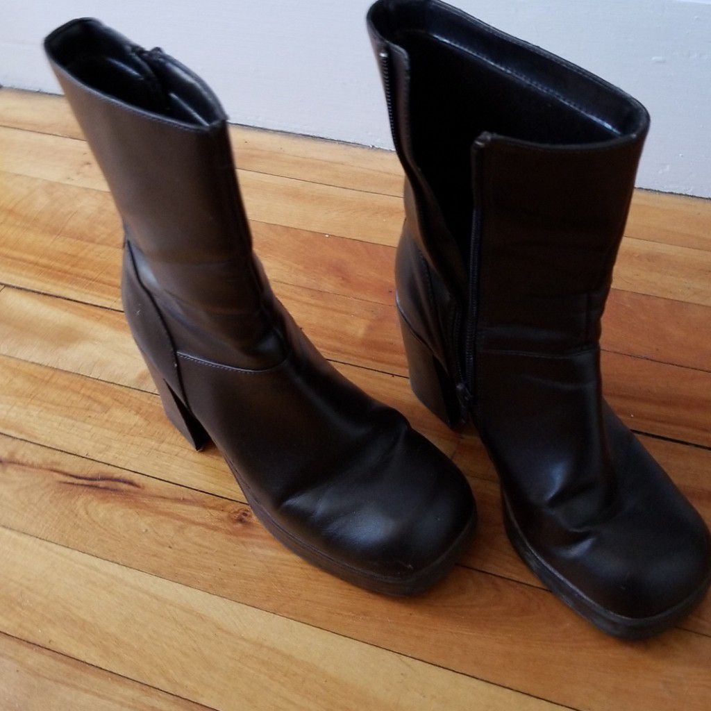 Women's dark brown boots