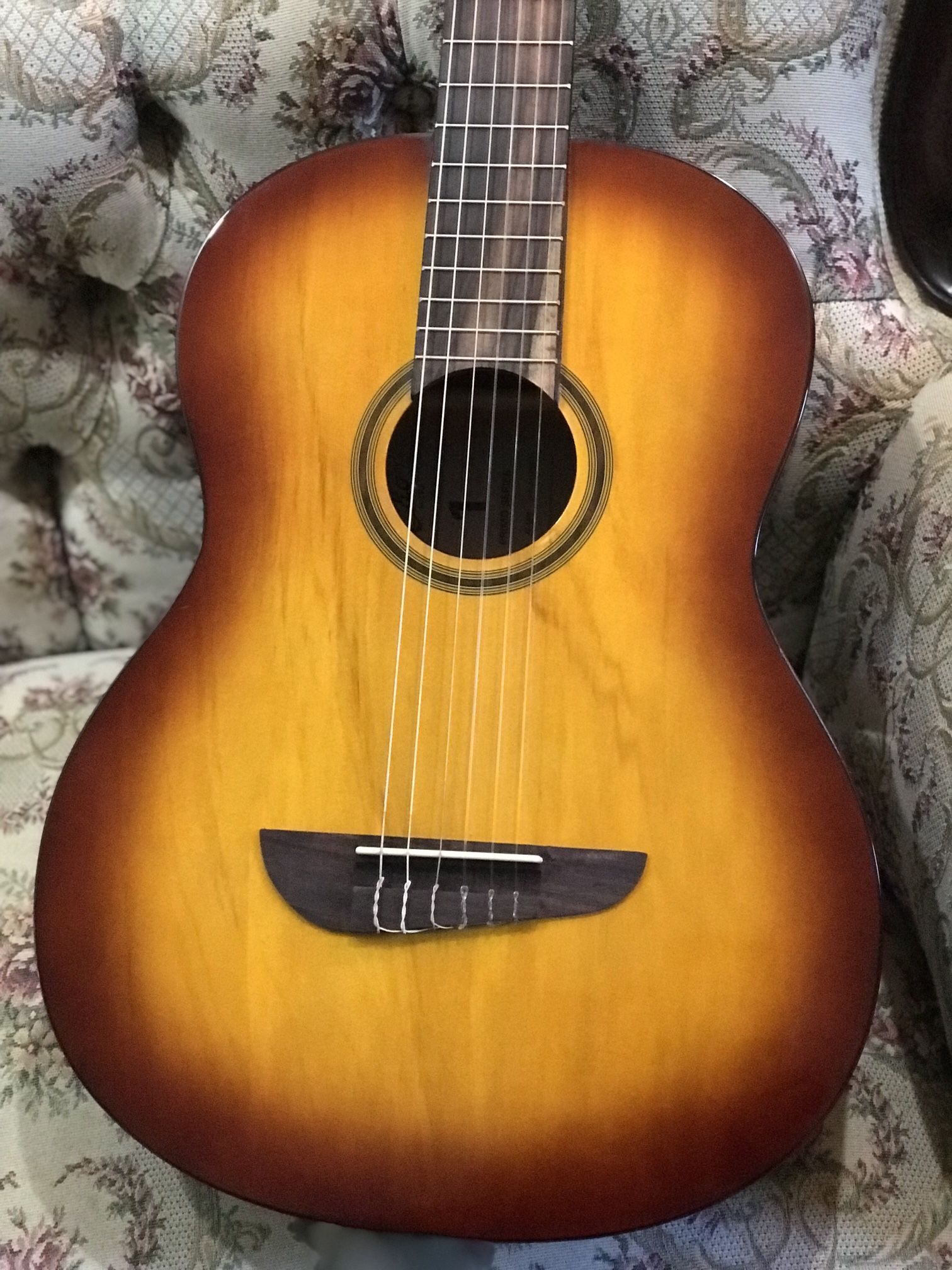 BRAND NEW CLASSICAL GUITAR IN SUNBURST WITH NYLON STRINGS 