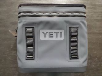 New YETI Hopper Flip 12 Portable Soft Cooler Charcoal Model GS3130-1