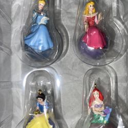 HALLMARK DISNEY THE ROYAL PRINCESSES SNOW WHITE CINDERELLA AURORA ARIEL ORNAMENT