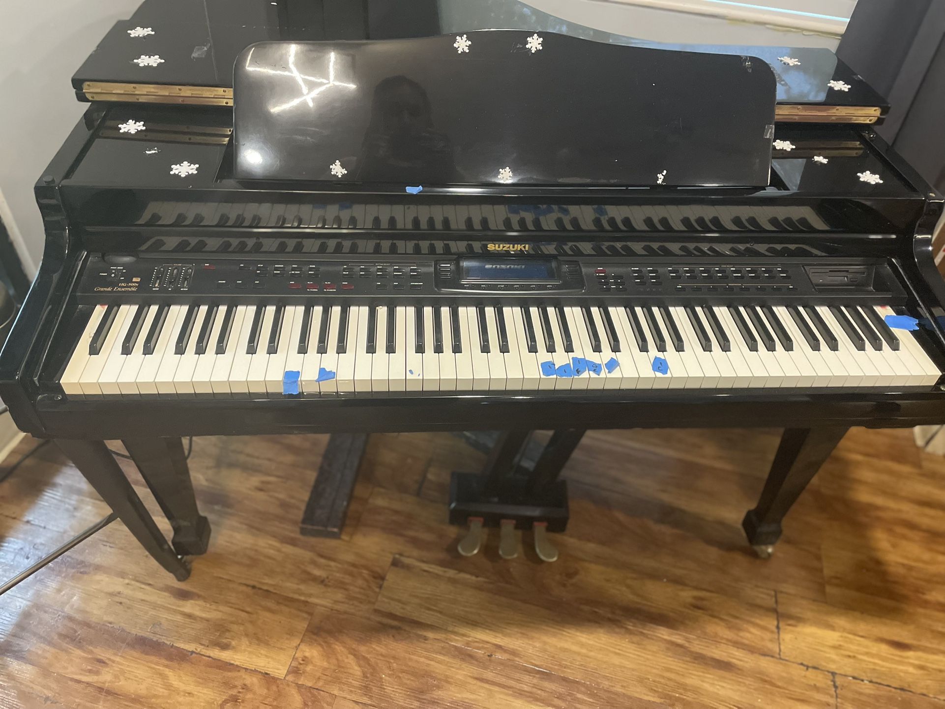 Suzuki HG-500ex Electronic Baby Grand Piano