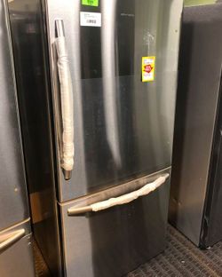 Brand New Hisense 17.1-cu ft Counter-depth Bottom-Freezer Refrigerator (Stainless Steel) ENERGY STAR JI2