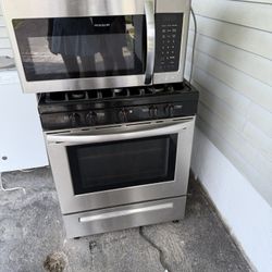 Matching Microwave And Stove 
