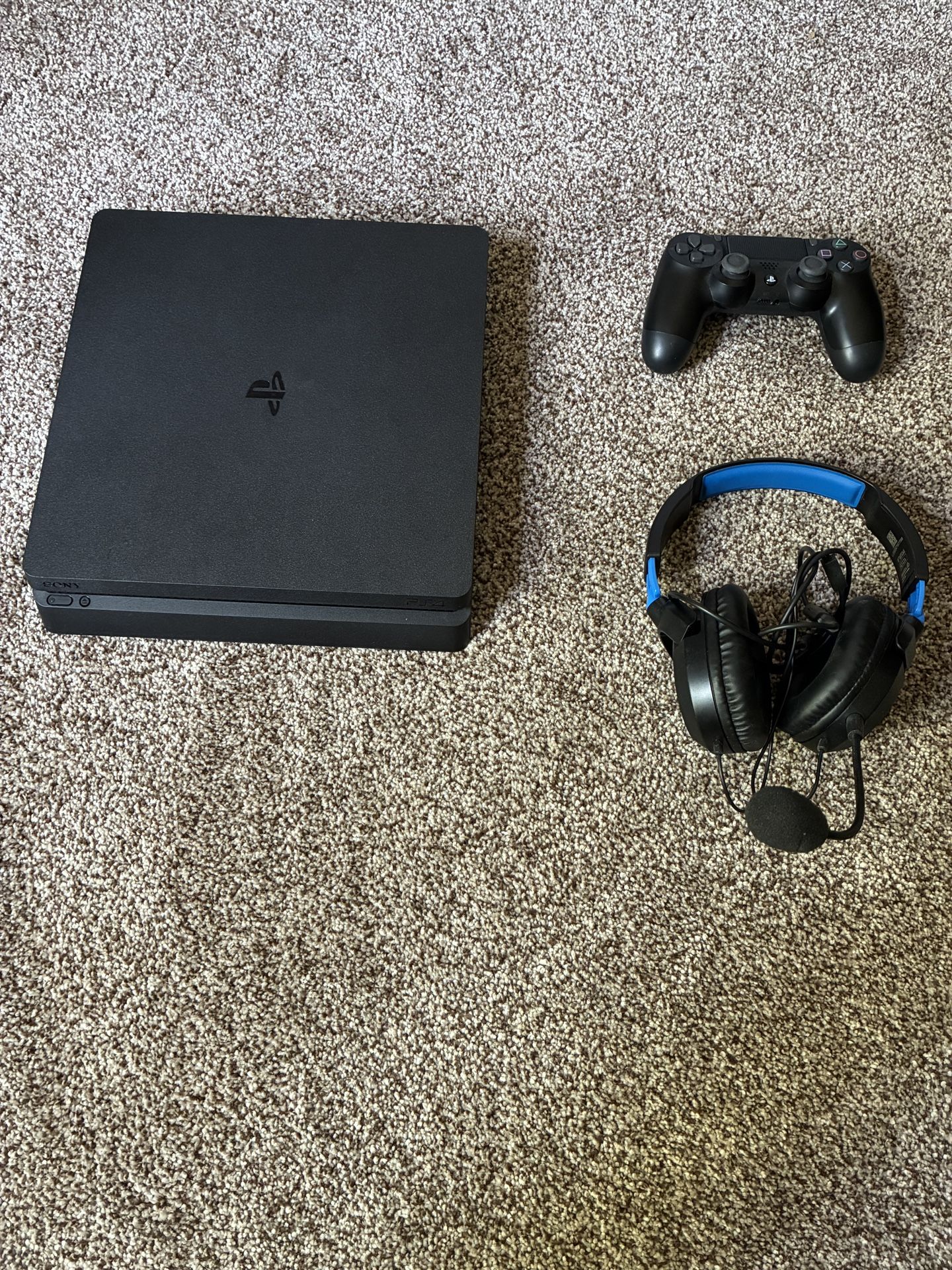 PS4 Slim Bundle-Barely Used-130$ OBO