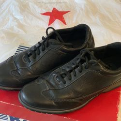 Athletic shoes