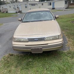 1993 Ford Crown Victorian