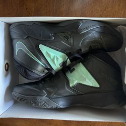 Nike lebron Zoom Soldier VII Size 9.5