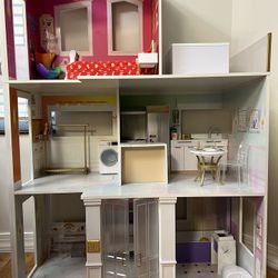 Doll House Rainbow High