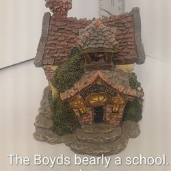 Boyds Bears Village Piece...Bearly A School