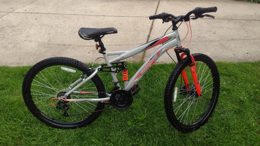 Mongoose Mountain Bike Like New