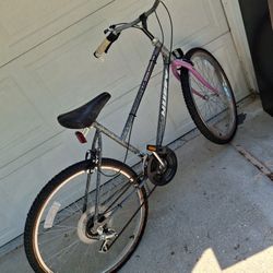 Girls bike Very Good Condition 