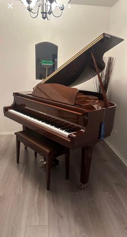 2005 Yamaha baby grand piano